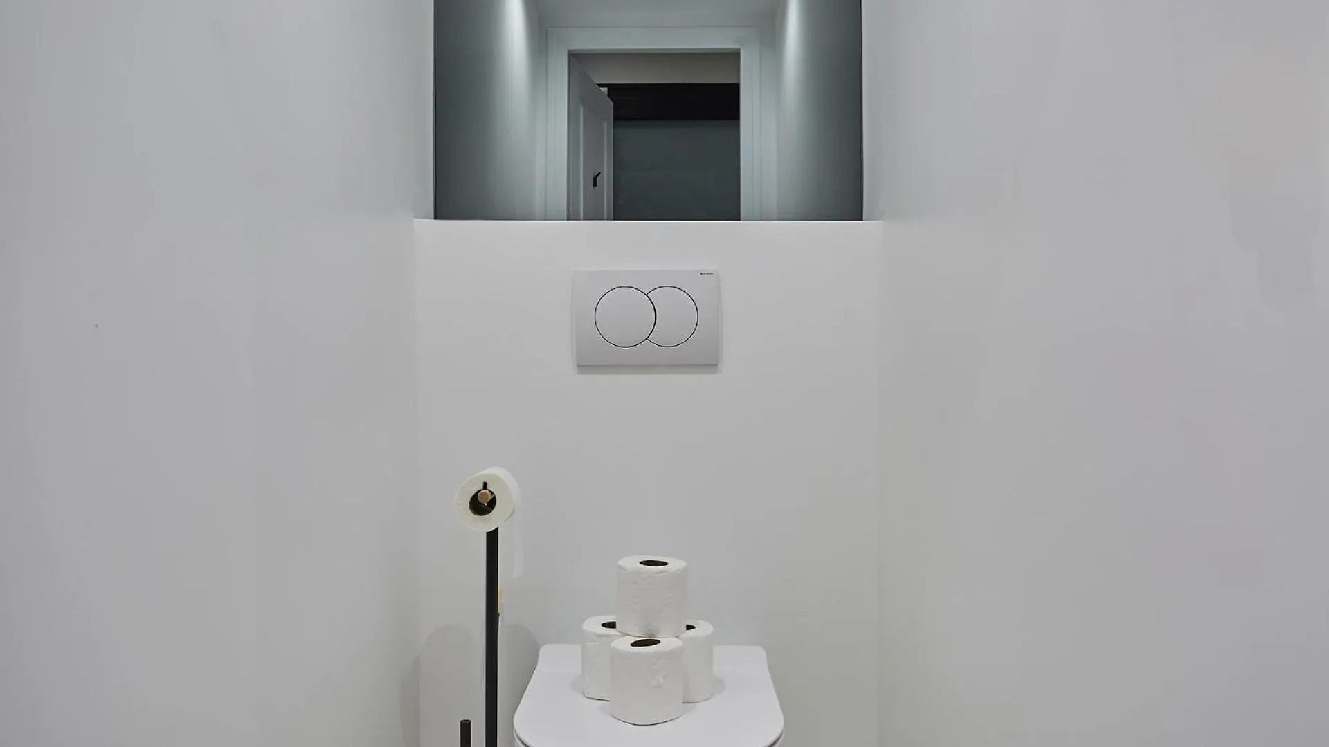 In The Center Of By Studioprestige Apartment *