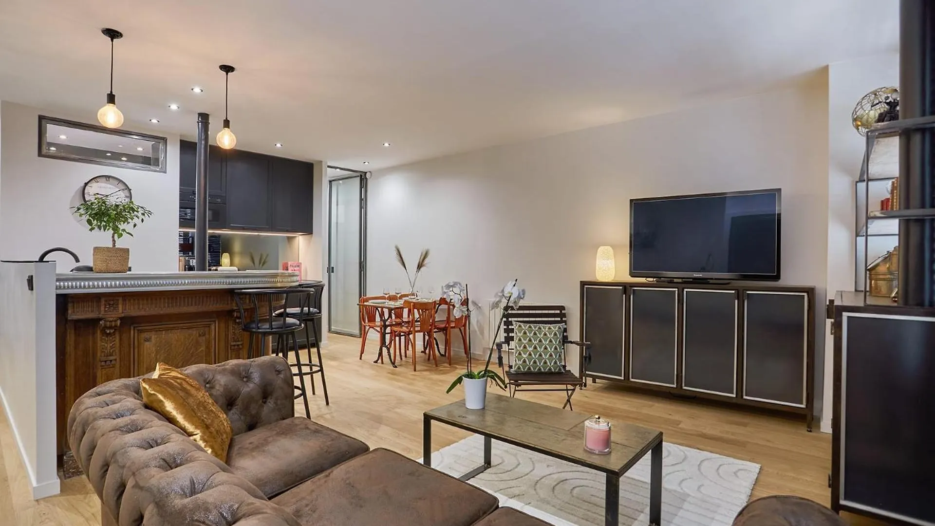 Apartment In The Center Of By Studioprestige